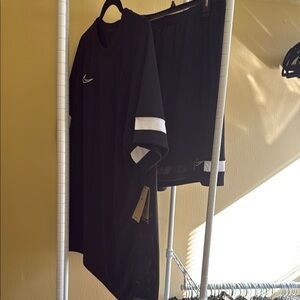 Nike Black and White Men's Shirt